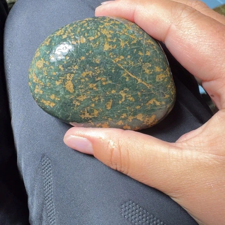 用***5未镶嵌菱锰矿藏玉药王石