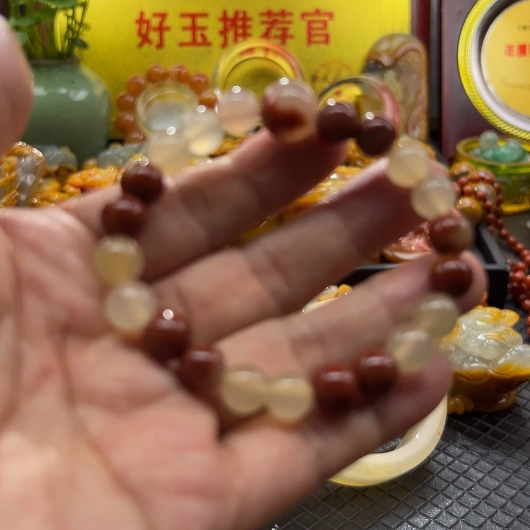 颈饰未镶嵌石英质玉