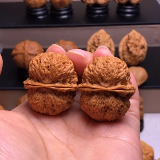 文玩核桃把件粗筋虎头11