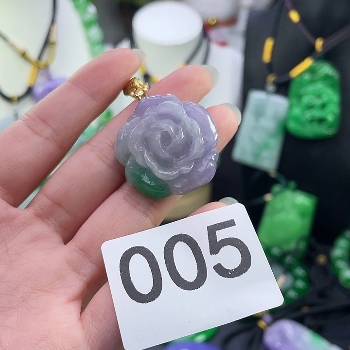 翡翠未镶嵌吊坠(赠链)