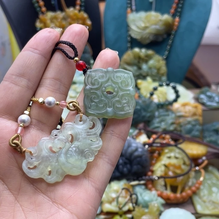 蛇纹石玉未镶嵌颈饰