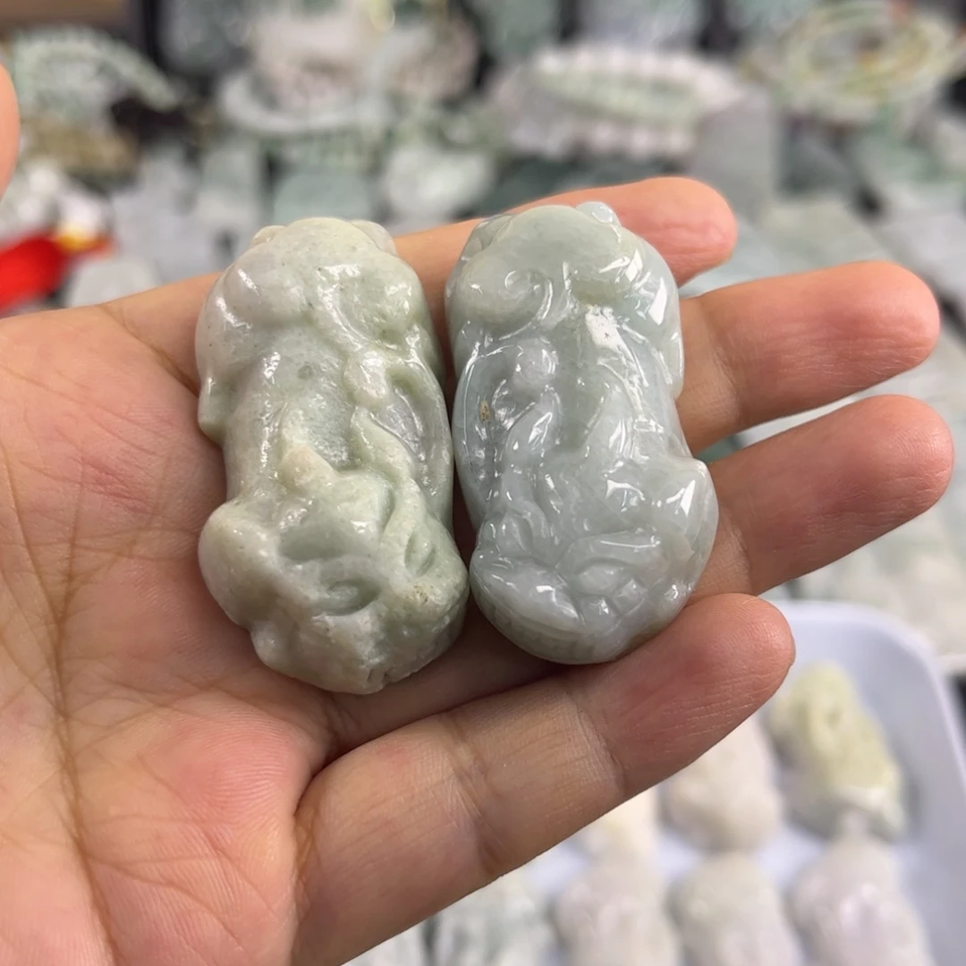 翡翠未镶嵌吊坠(不含链)瑕疵貔貅