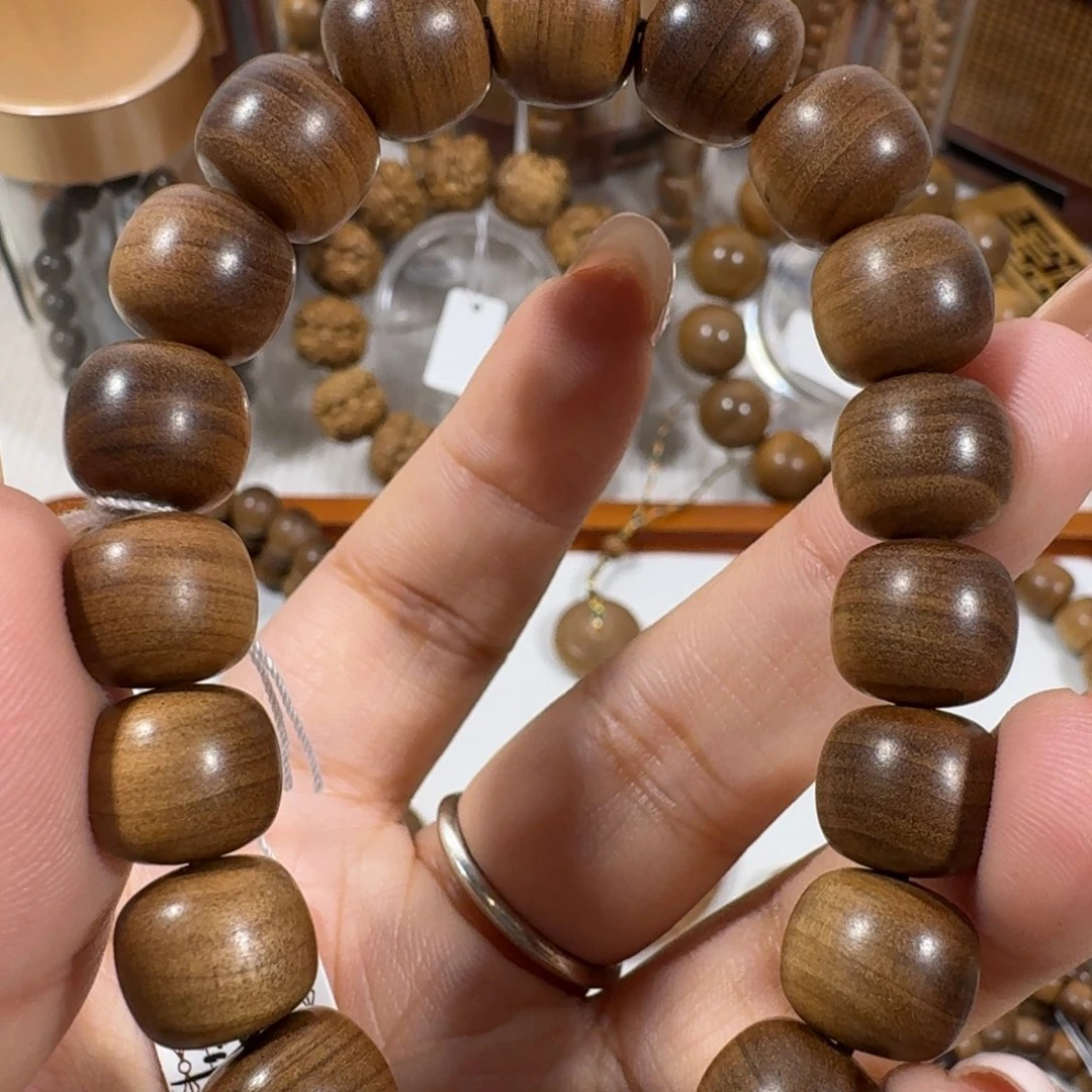 用***9檀香木无事牌10×11横纹浮水四剖料