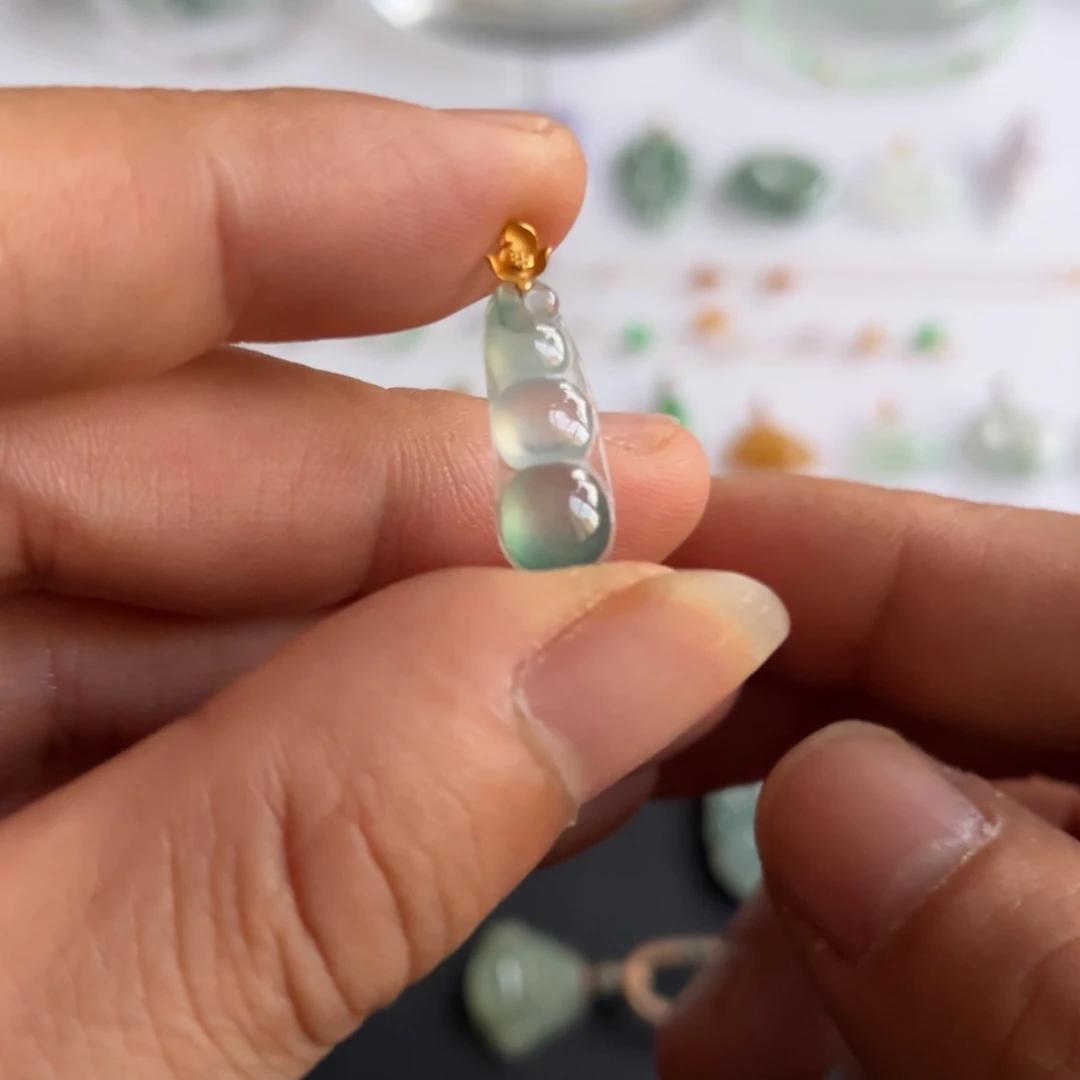 翡翠18K金镶嵌颈饰福利