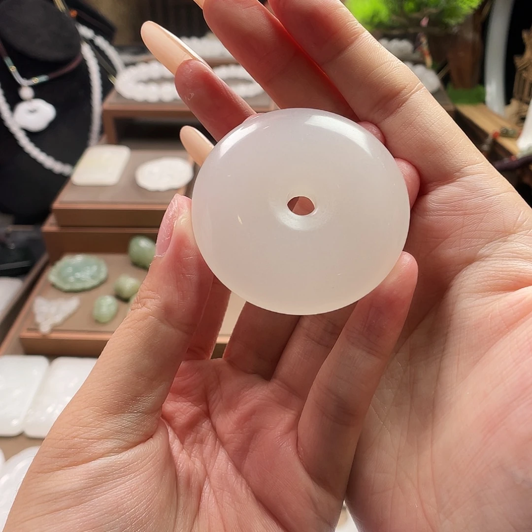 石英质玉（金丝玉）未镶嵌颈饰模****家