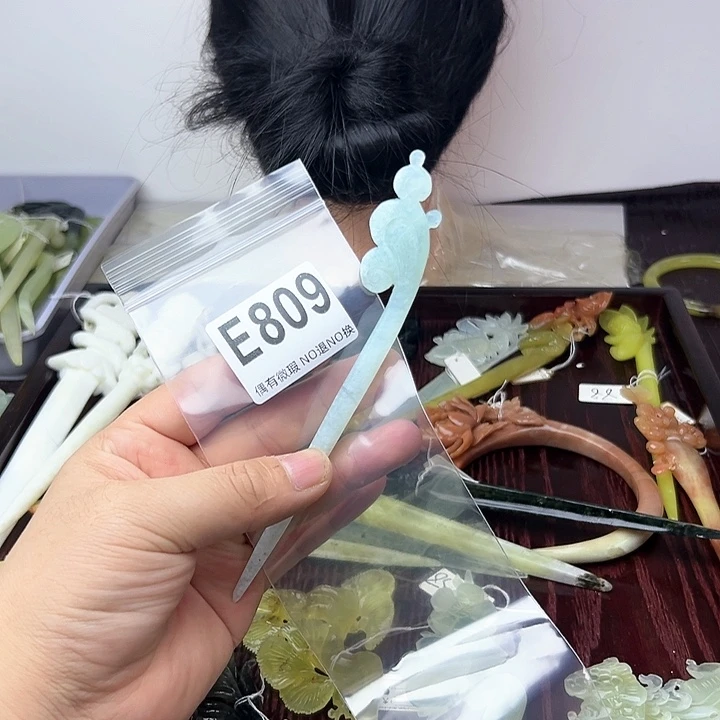 蛇纹石玉发饰合金董*贝