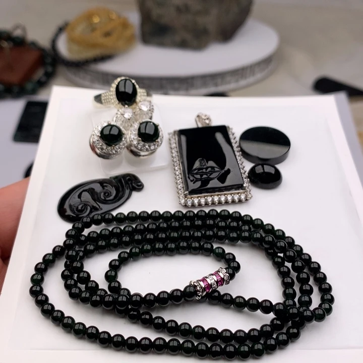 颈饰未镶嵌翡翠晓**子天然缅甸墨翠吊坠