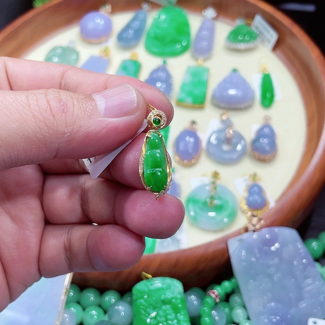 翡翠吊坠(不含链)18K金镶嵌