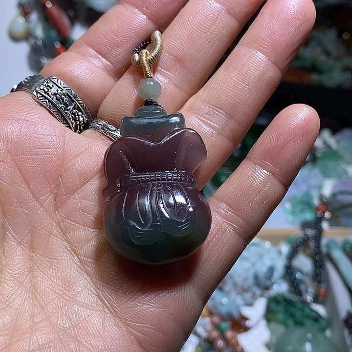 翡翠未镶嵌吊坠(赠链)