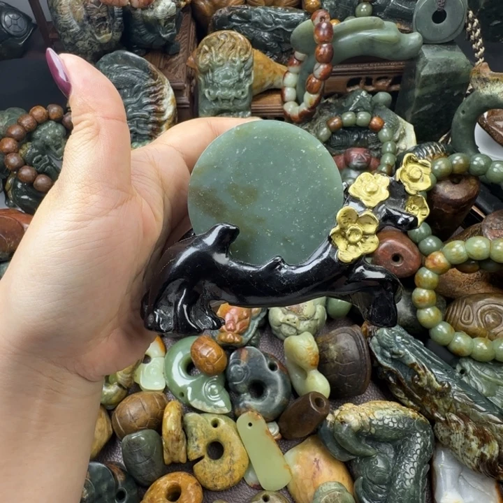 透闪石质玉未镶嵌珠宝奇石