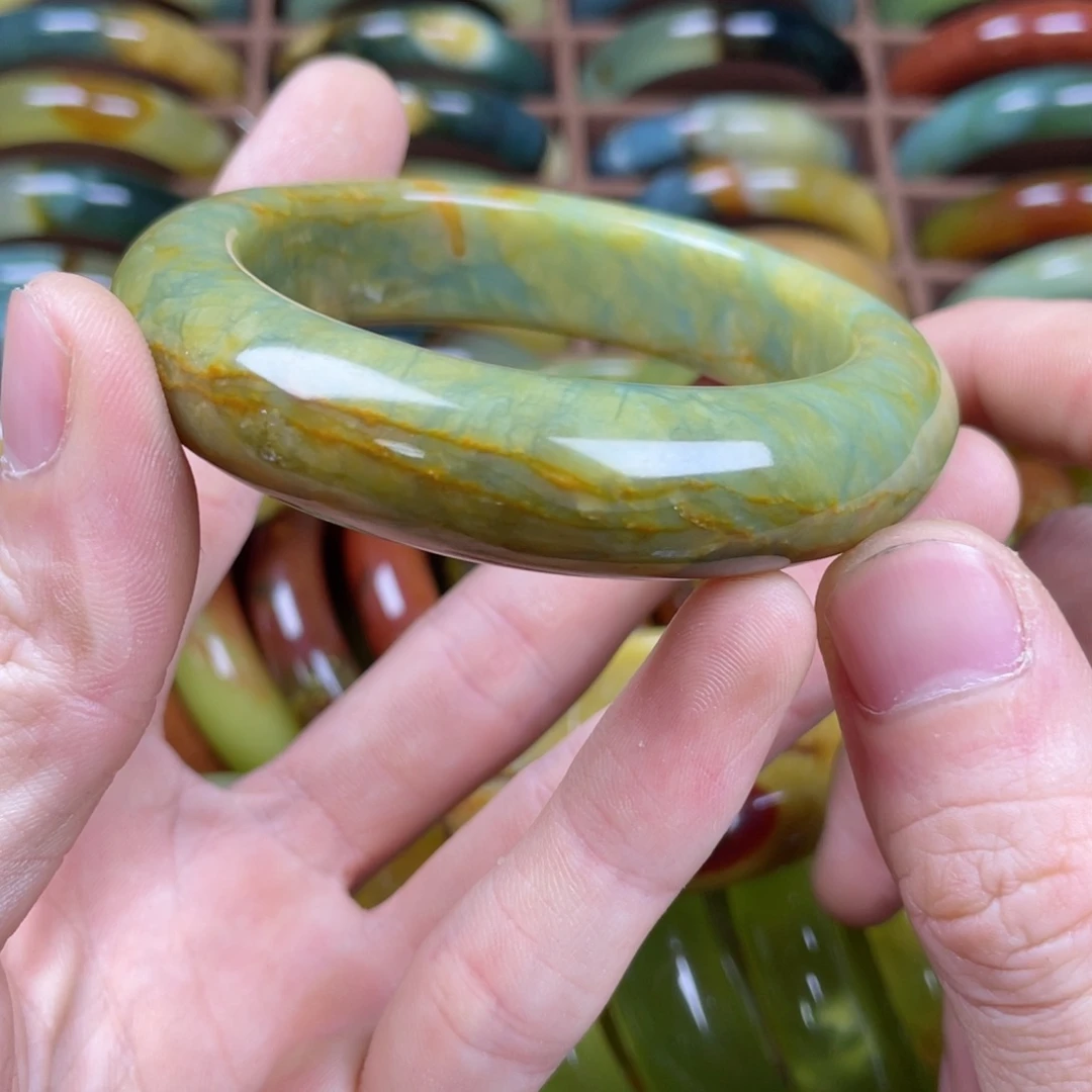 蛇纹石玉未镶嵌手镯