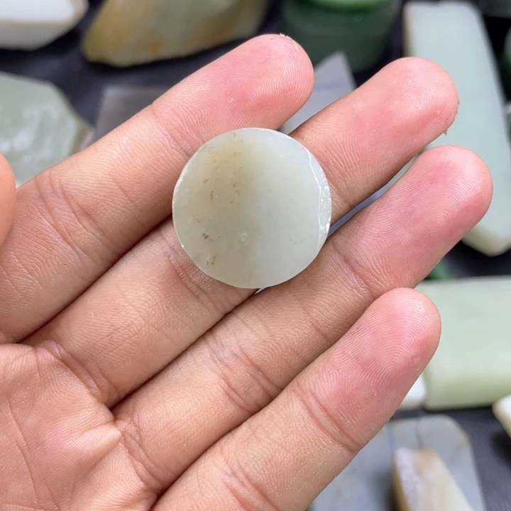 李***走和田玉（糖玉）未镶嵌颈饰
