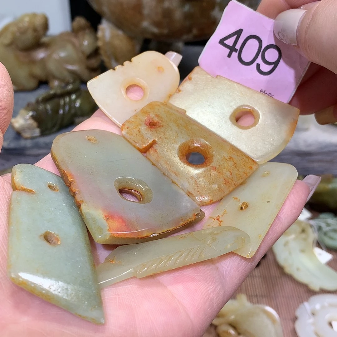 颈饰未镶嵌和田玉武****堂