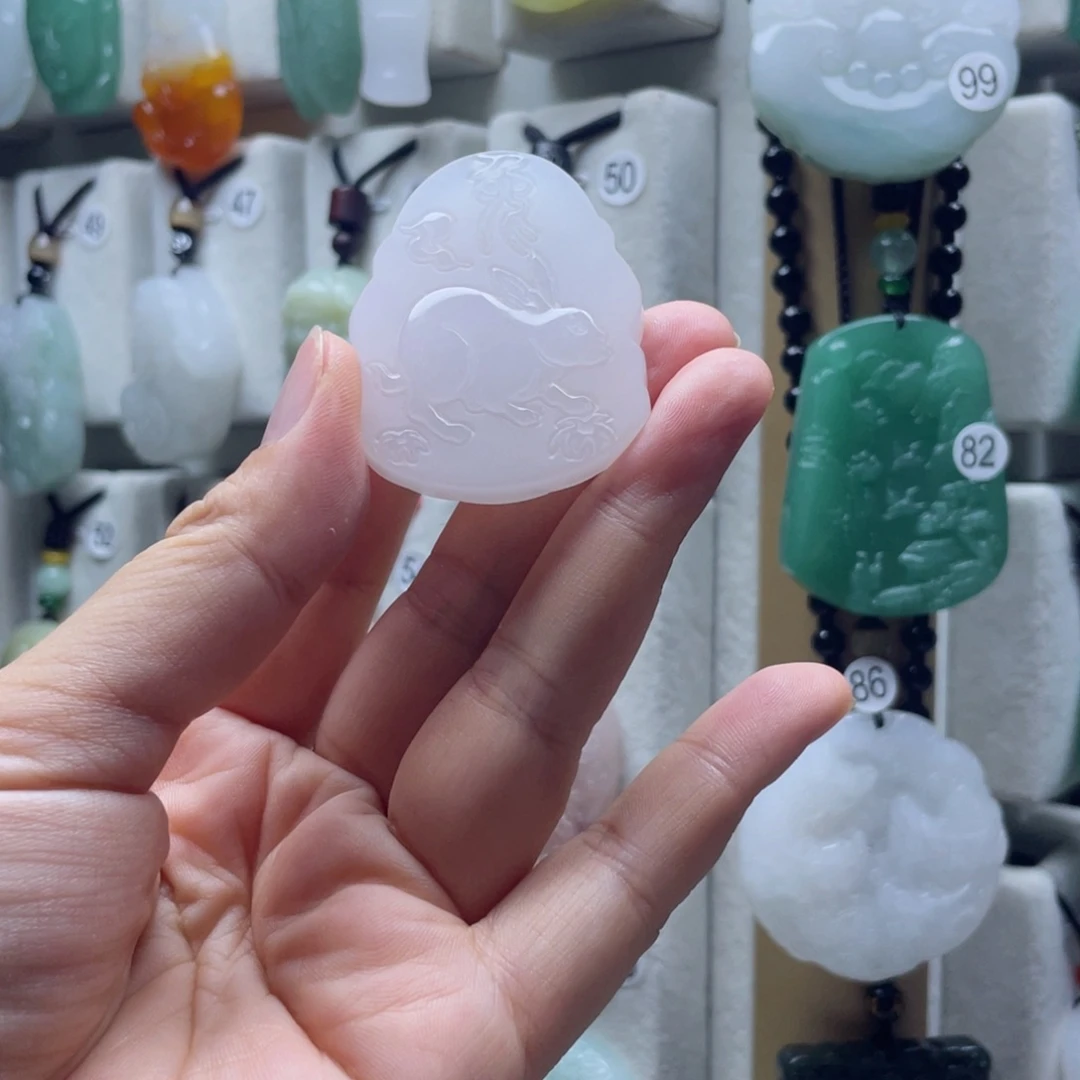 石英质玉（金丝玉）未镶嵌颈饰