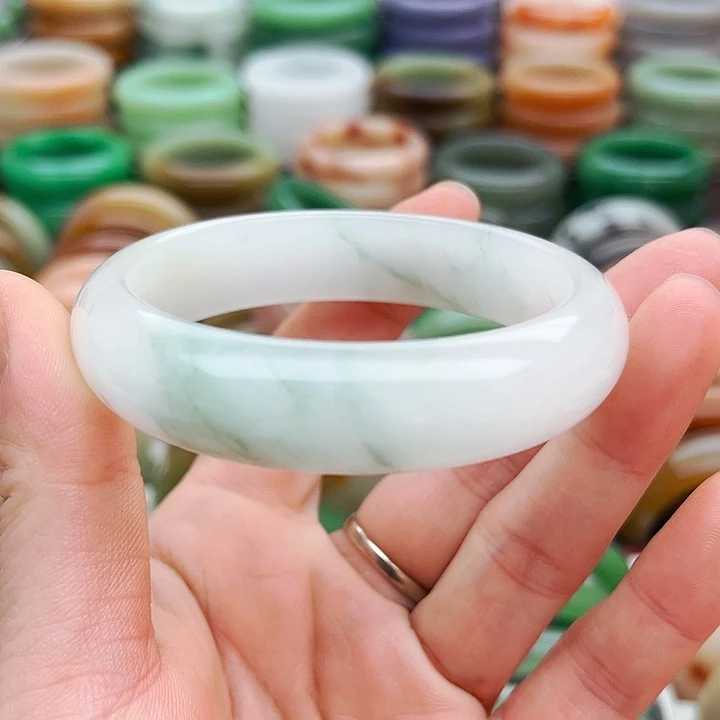 未镶嵌手镯（圆镯）石英质玉