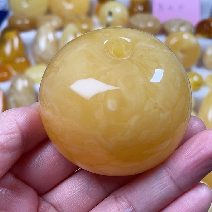 蜜蜡裸石未镶嵌鸡油黄公主扣