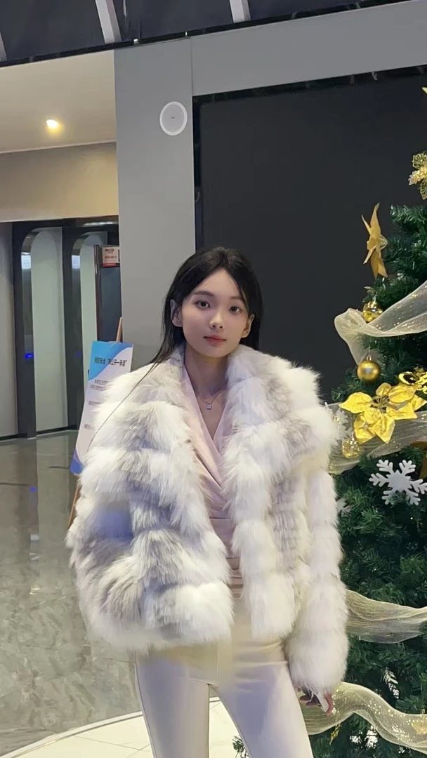 【雾月浮光】2025新款洋气狐狸毛大翻领皮草外套女冬