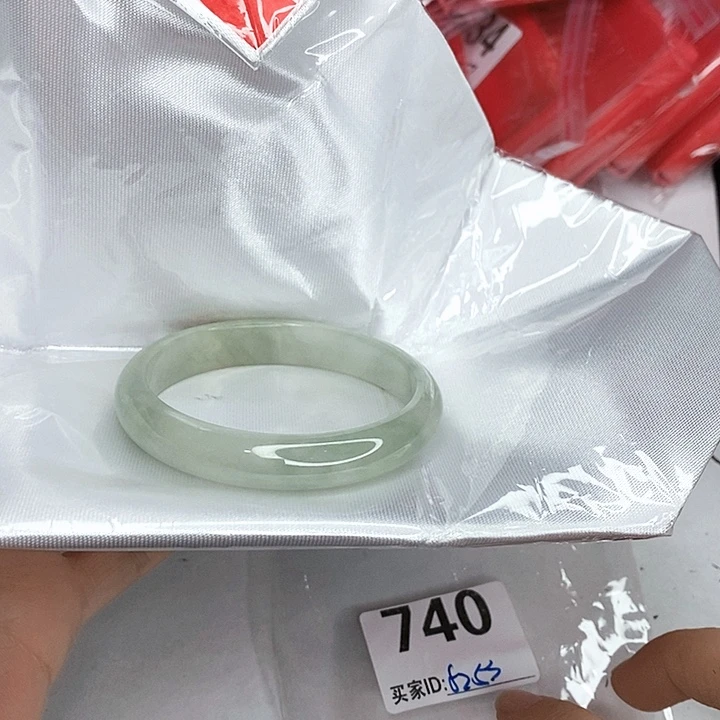 翡翠未镶嵌手镯一图一物实物为准（微瑕处理）