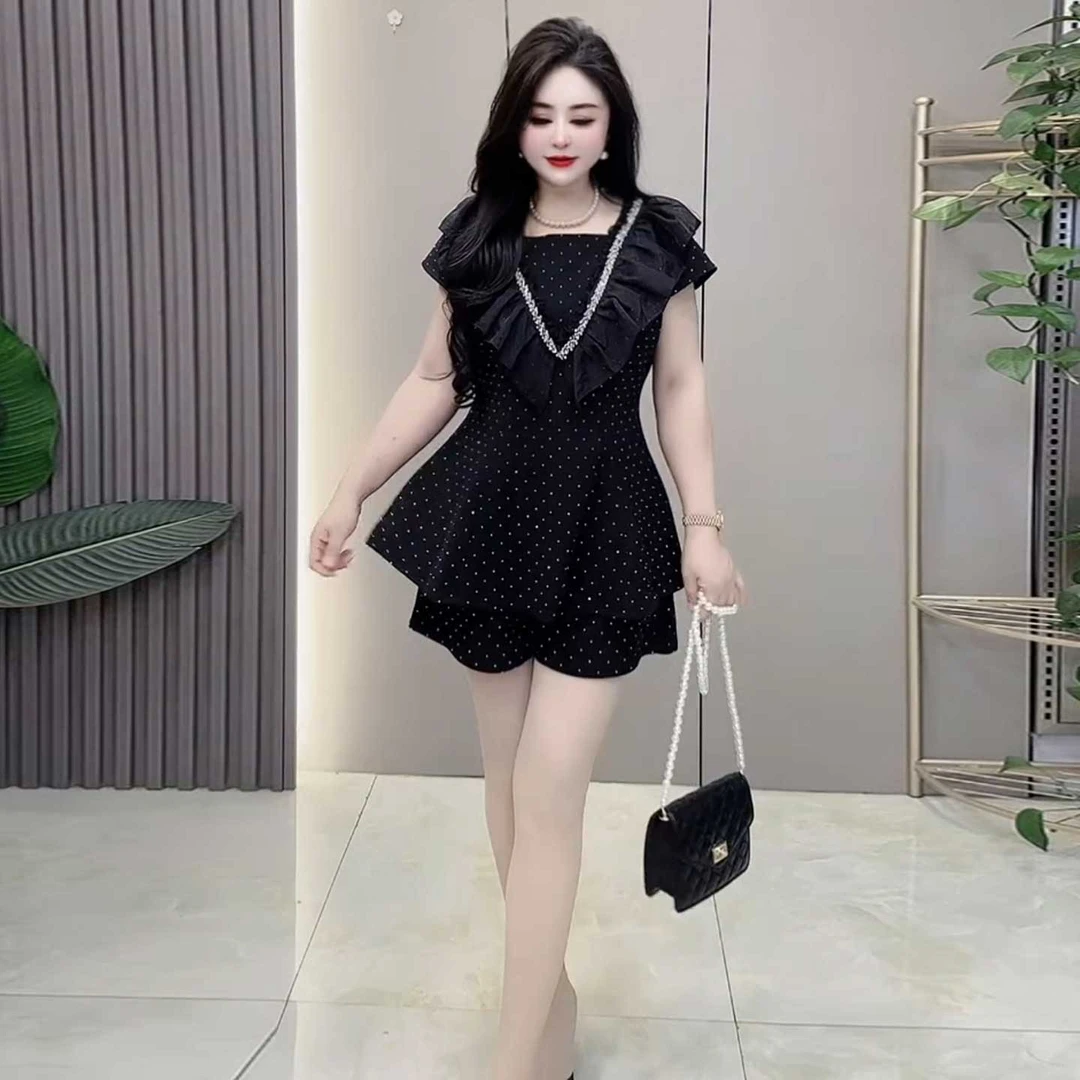 COCO LESLEY2025夏季新款大码MM显瘦木耳边拼接烫钻上衣短裤套装