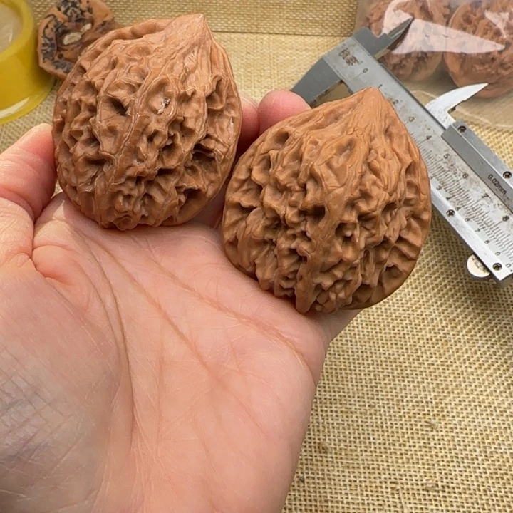 蜘***探文玩核桃吊坠涞水鸡心44