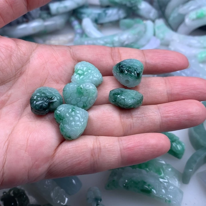 颈饰未镶嵌翡翠爱心一个的价格