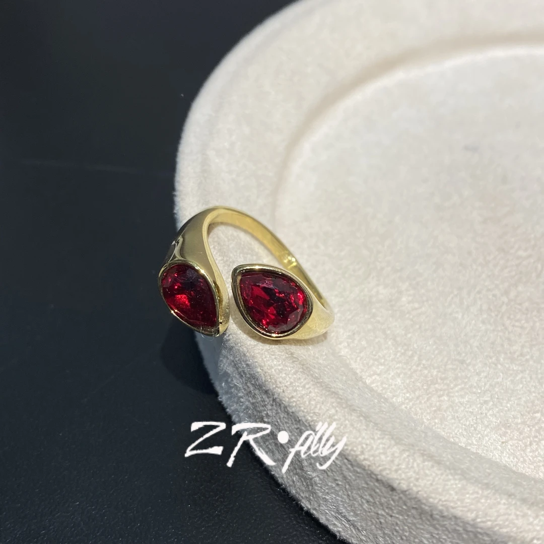 钛钢锆石耳饰 个性百搭红色锆石耳钉984