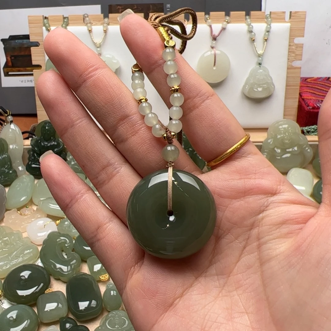 和田玉未镶嵌颈饰