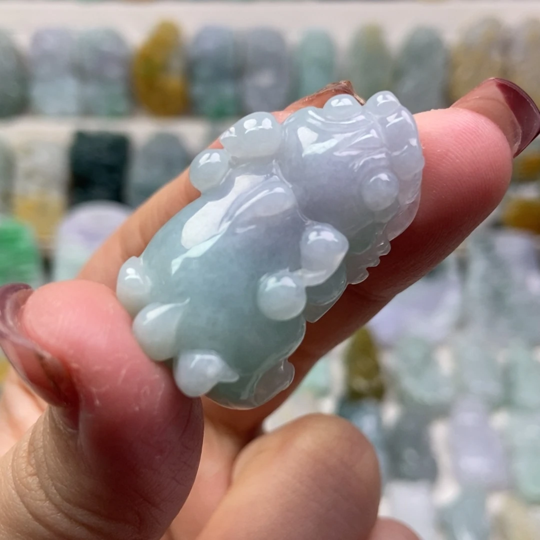 翡翠吊坠(赠链)未镶嵌