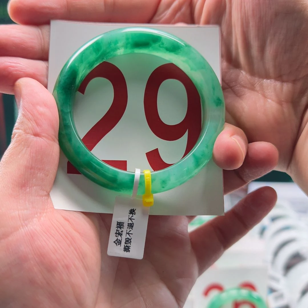 石英质玉（非洲翠）未镶嵌手镯