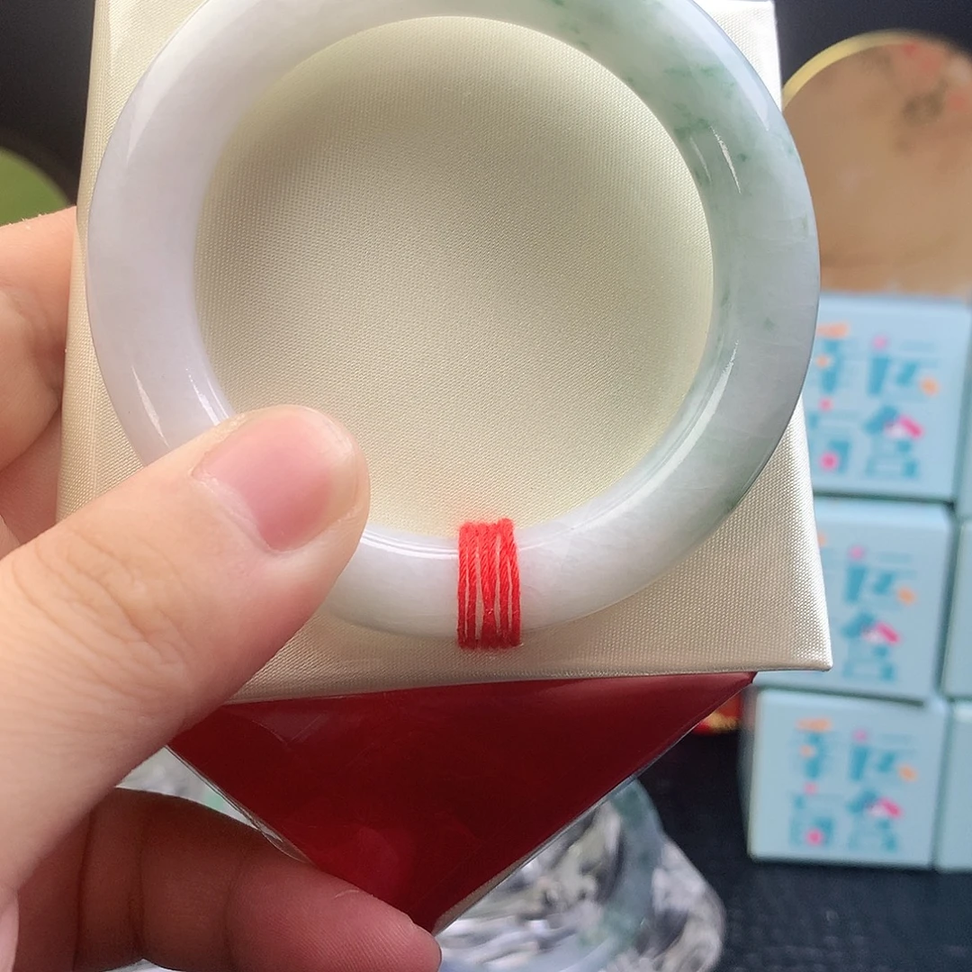 翡翠未镶嵌手镯55纹裂牛奶底飘花百元福利大胖圆