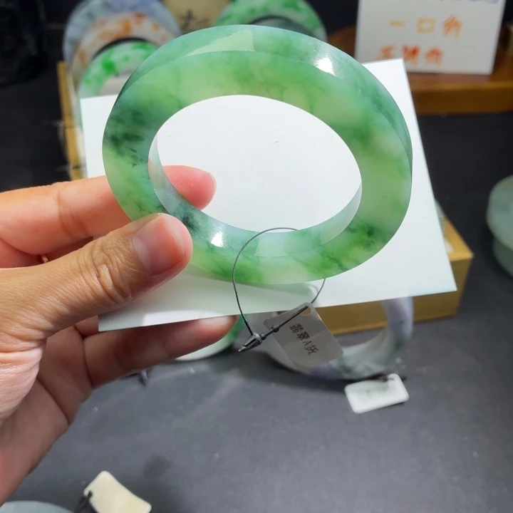 定制翡翠未镶嵌翡翠手镯