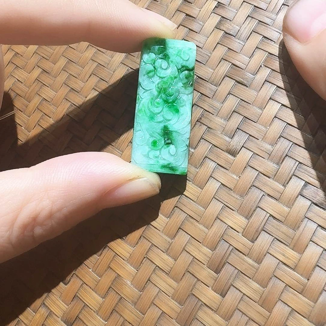 颈饰未镶嵌翡翠个性十足