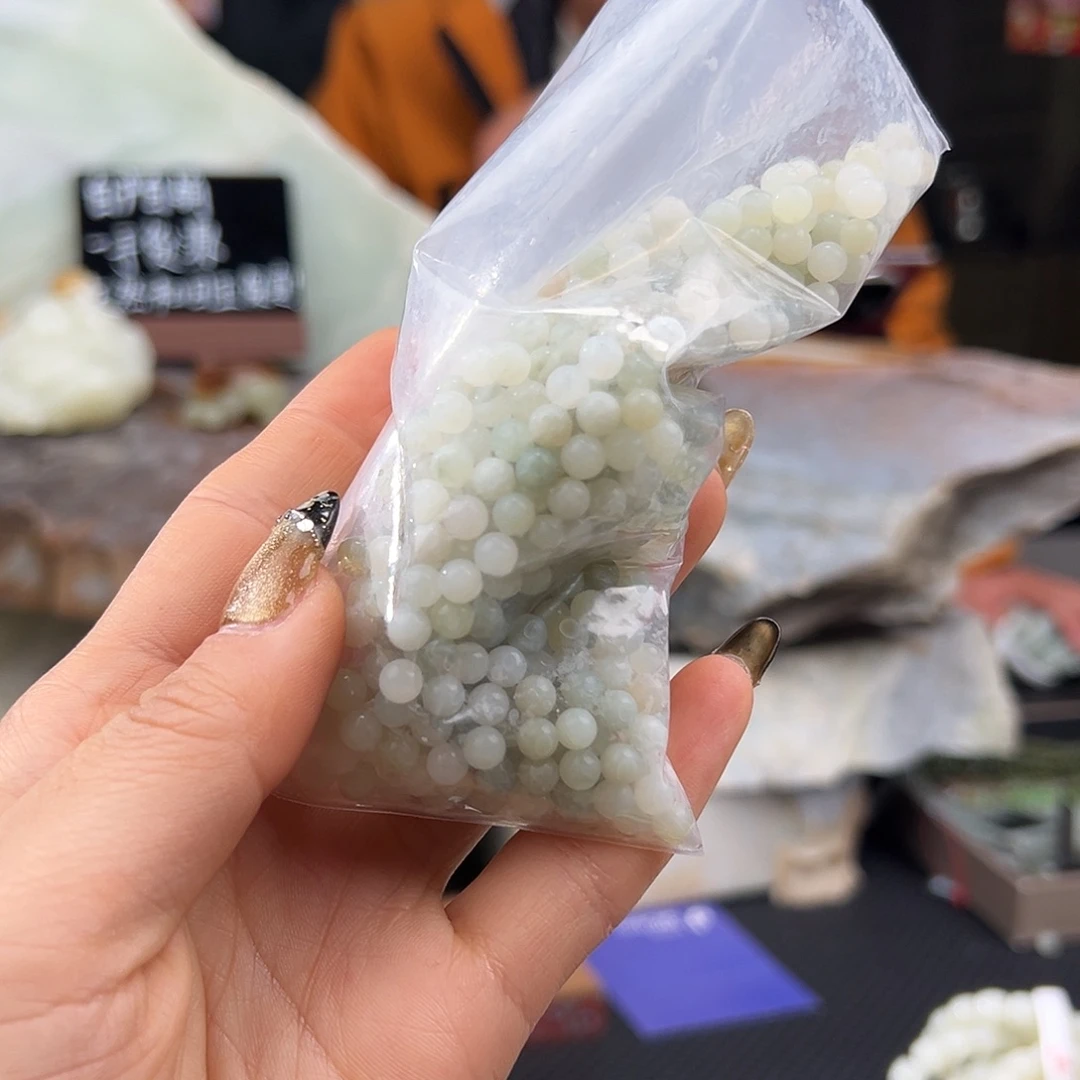 小***花和田玉未镶嵌珠宝半成品