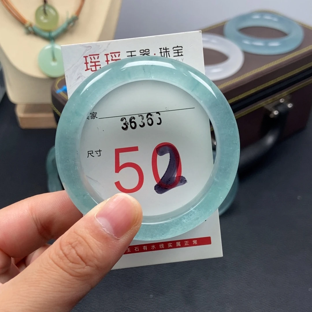 未镶嵌手镯石英质玉