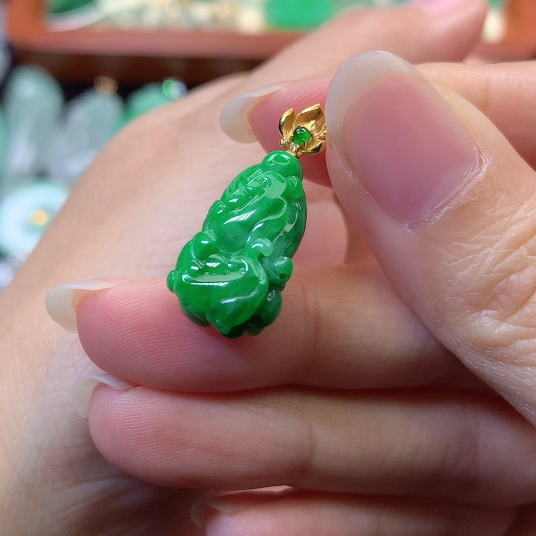 【闪购商品】吊坠(赠链)18K金镶嵌翡翠