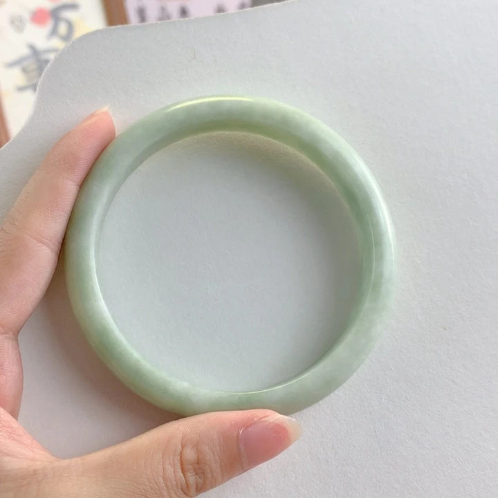 清***。蓝田玉（蛇纹石化大理石玉）手镯未镶嵌