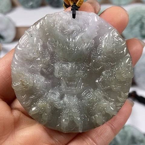 翡翠颈饰未镶嵌九龙牌福利