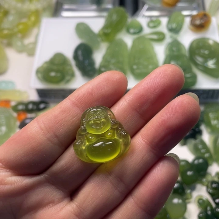 岫玉未镶嵌颈饰吊坠