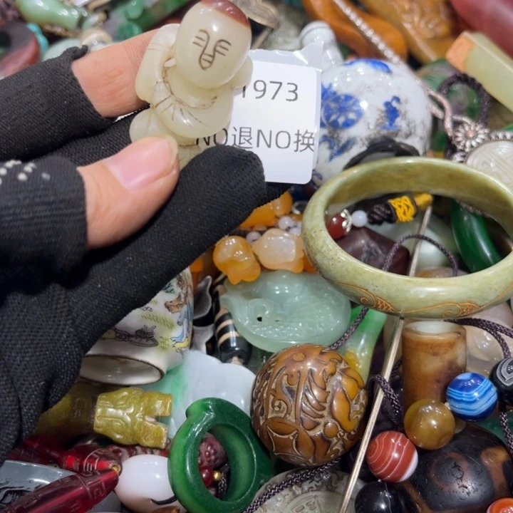 梁***超吊坠龙脊菩提工艺品1973