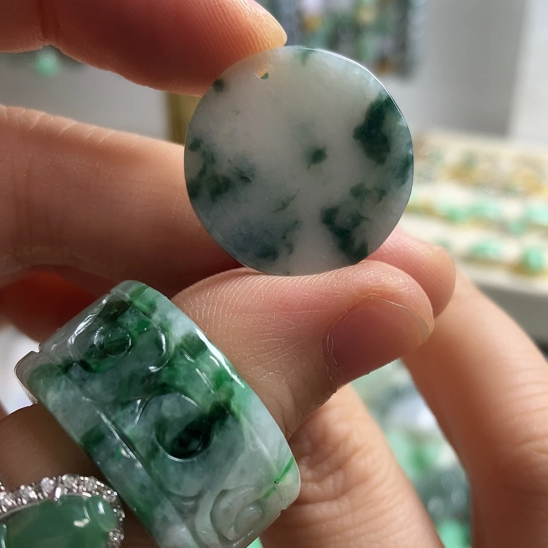 翡翠未镶嵌颈饰19