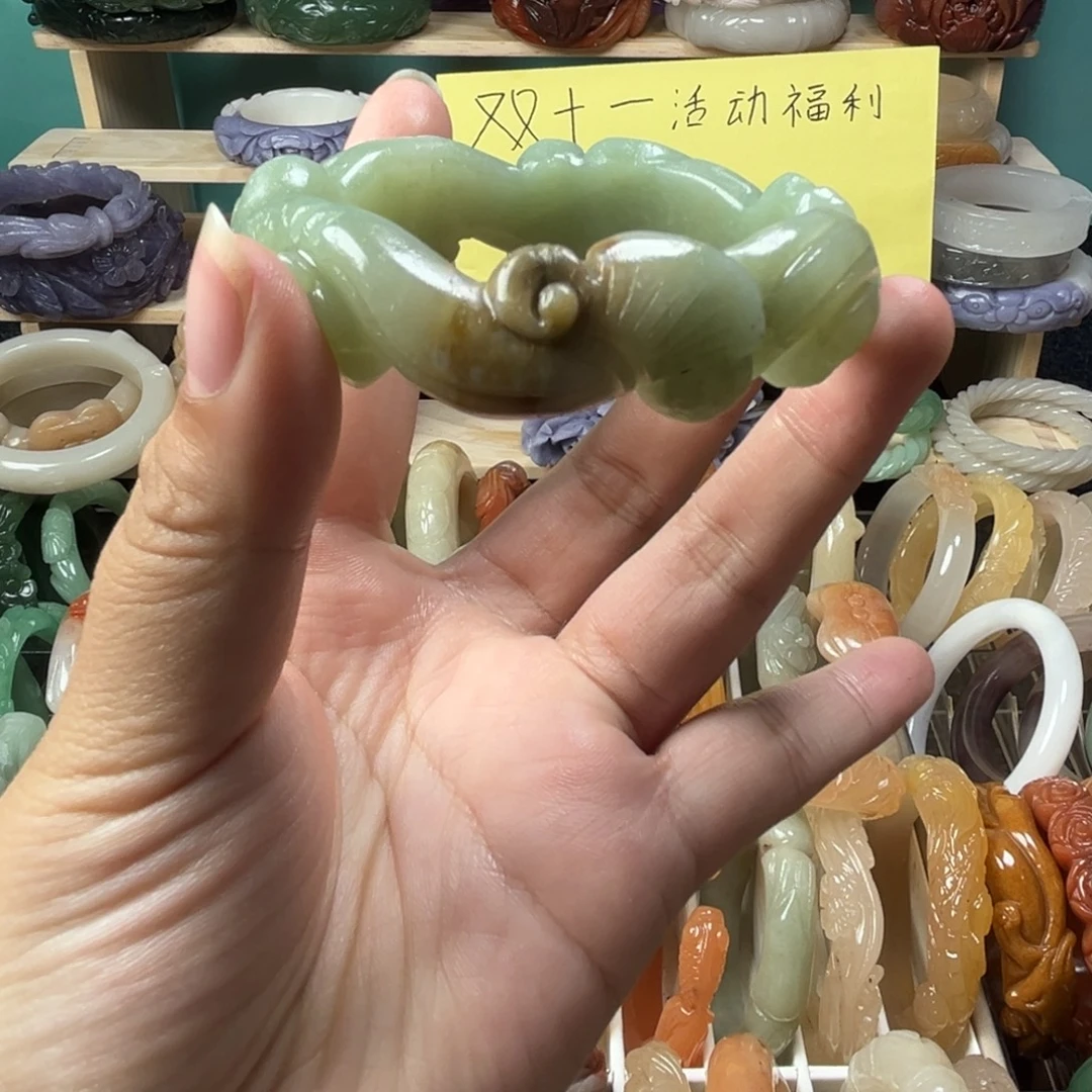 石英质玉未镶嵌雕花手镯