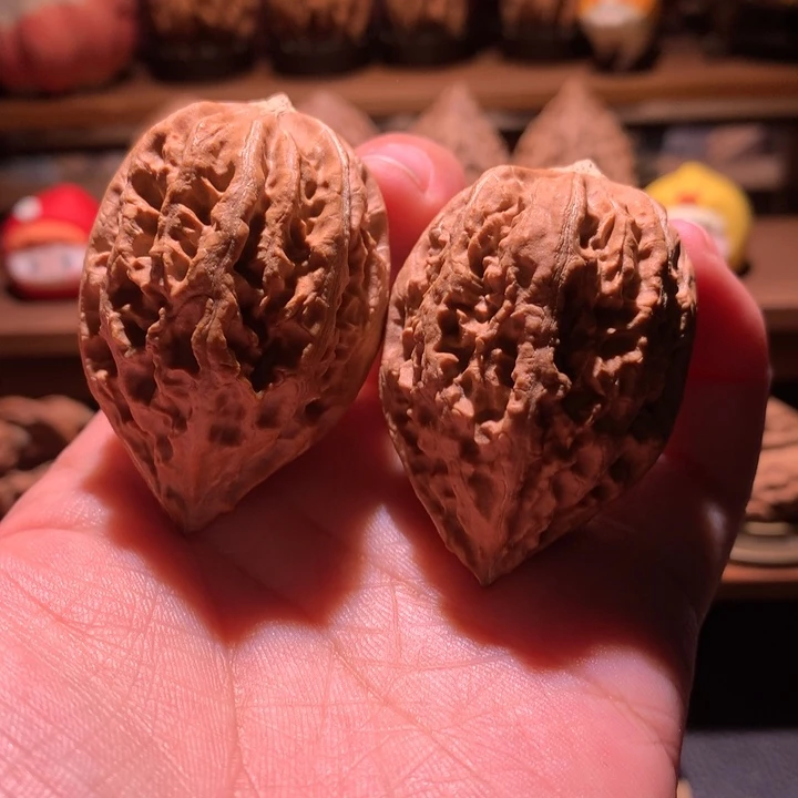 文玩核桃吊坠楸玥核2