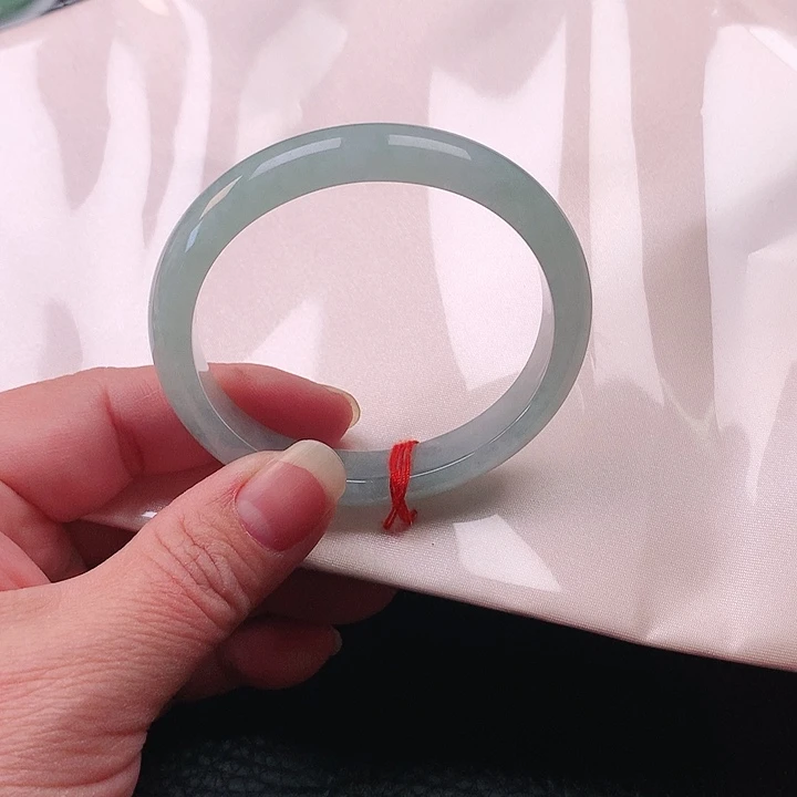 翡翠手镯未镶嵌翡翠093