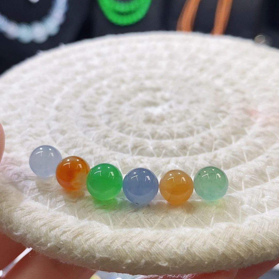 出***喜翡翠挂件未镶嵌珠珠