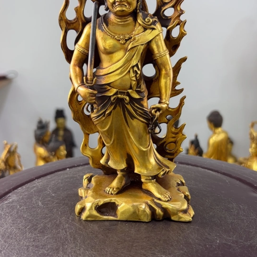 西**南佛像的造型和造型