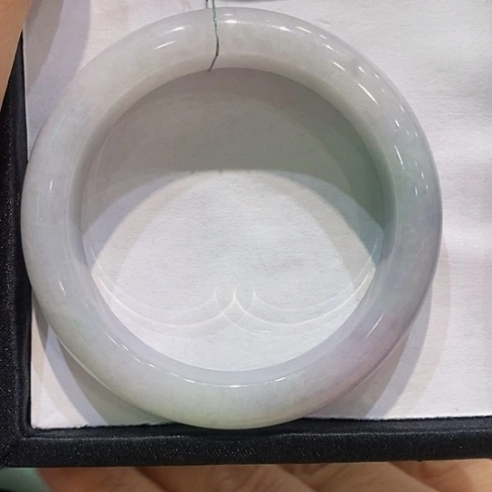 翡翠手镯未镶嵌翡翠手镯