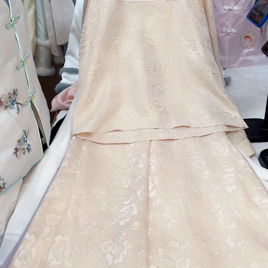 刺绣真丝吊带裙 一物一件特惠