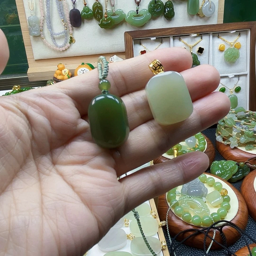 和田玉未镶嵌吊坠(不含链)?****李