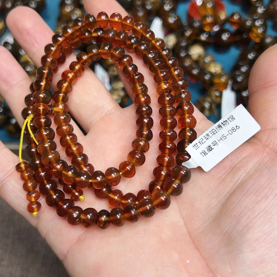 琥珀颈饰未镶嵌抚顺