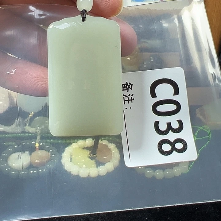 辽***行和田玉未镶嵌颈饰